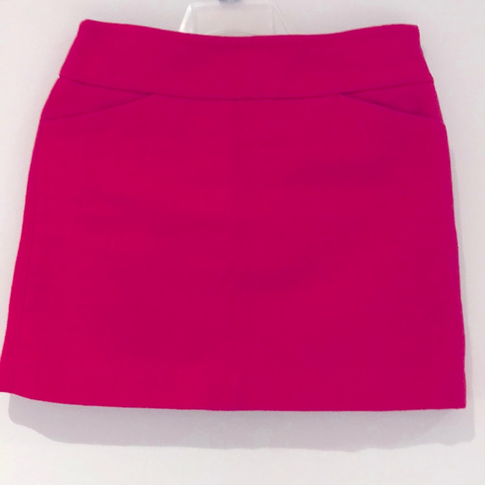 Ann Taylor hot pink lined skirt with pockets. Size Small. Size 2